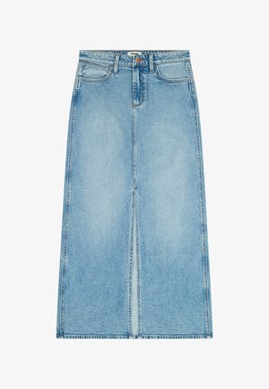 Svetlomodrá rifľová midi sukňa s predným rozparkom, piatimi vreckami, pútkami na opasok a štítkom Wrangler na páse.