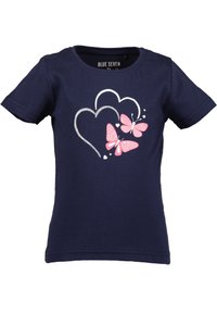 Marineblaue Baumwoll-T-Shirt mit kurzen Ärmeln, verziert mit pinken und weißen Schmetterlings- und Herzmotiven. Weiche Textur und runder Ausschnitt.