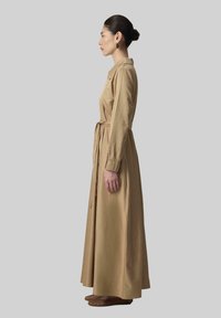 Touché Privé ZIPPERED COLLAR - Maxi šaty - beige