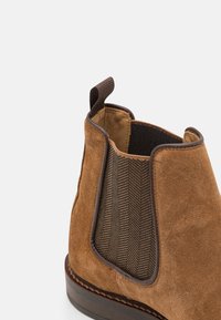 GANT ST AKRON CHELSEA BOOT - Stiefelette - cognac