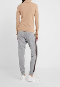 FTC Cashmere Strickpullover - beige