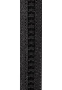 Cinturino in pelle nera con superficie texturizzata, dotato di una sezione centrale scanalata e cuciture precise sui bordi.