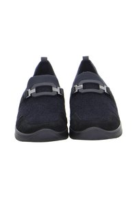 Schwarze Slipper aus gestricktem Obermaterial, mit Wildlederakzenten und rechteckiger Schnallenhardware. Abgerundete Zehenpartie und flexibles Gummisohle.