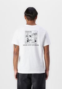 The North Face BIALETTI TEE UNISEX - Apdrukāts T-krekls - white