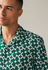 Next GEO SHORT SLEEVE - REGULAR FIT - Košeľa - green