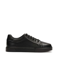Adidași din piele neagră cu un finisaj neted, vârf rotund, sistem de închidere cu șireturi, design minimalist și o talpă groasă din cauciuc negru.