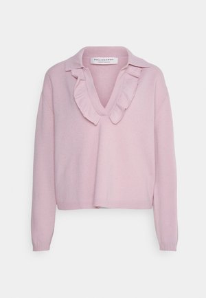 Pullover rosa claro com decote em V e detalhe de gola franzida. Apresenta mangas longas e um bainha canelada na parte inferior. Textura suave.