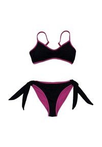 Set di bikini nero formato da un top triangolare con bordi rosa e spalline regolabili, e slip high-waisted con dettagli a fiocco nei colori abbinati.