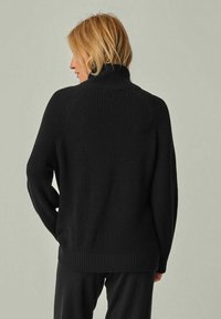YOU LOOK PERFECT EVE - MERINO KNIT SWEATER WITH STAND-UP COLLAR - Strickpullover - black