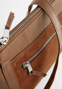Next POCKET MESSENGER - REGULAR FIT - Rankinė per petį - tan brown