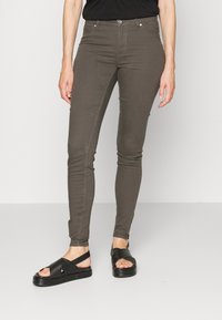 Vero Moda Tall VMHOTSEVEN PANTS  - Calças de ganga de corte skinny - beluga