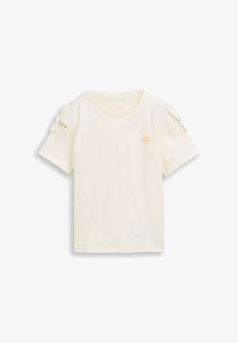 Kurzes T-Shirt in Creme mit rundem Ausschnitt, kleinem orangem Blümchen auf der Brust und gebundenen Schleifen an jedem Ärmel.