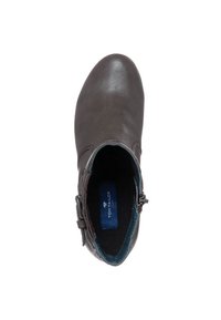 Ciemnobrązowy skórzany botek za kostkę z boczną klamrą i zamkiem błyskawicznym, widok z góry, ukazujący niebieską wkładkę z napisem "Tom Tailor".