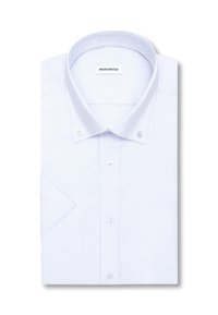 Chemise blanche à manches courtes avec boutons sur le devant et col boutonné, soigneusement pliée avec une étiquette de marque visible à l'intérieur du col.