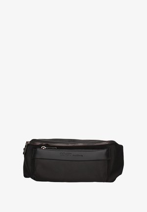 Borsa nera con finitura in tessuto testurizzato e tasca frontale con zip. Presenta un accento in logo nero lucido e hardware della zip in metallo.