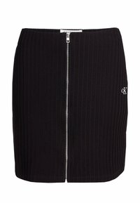 Falda negra de canalé con cremallera frontal, que presenta un logotipo bordado "cK" en el lateral. Fabricada en tejido suave y texturizado.
