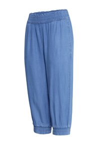 Pantaloni scurți, lejeri, de culoare albastru deschis, cu talie și manșete elastice, buzunare laterale, confecționați dintr-un material moale.