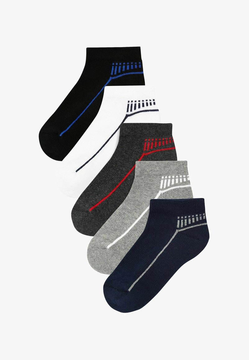 Cinq paires de chaussettes courtes en noir, blanc, gris, marine et charbon, avec des rayures colorées et des designs de talons contrastés.