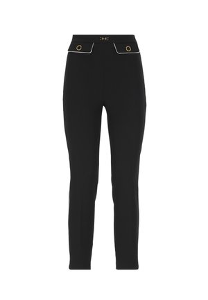 Pantaloni neri aderenti con una texture liscia, dotati di dettagli in metallo dorato, due tasche frontali e piping bianco lungo i bordi.