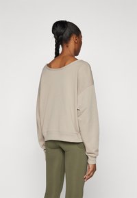 Under Armour TERRY - Felpa - timberwolf taupe/yellow/black