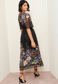 Friends Like These PETITE FIT - MIDI  - Nappali ruha - black floral