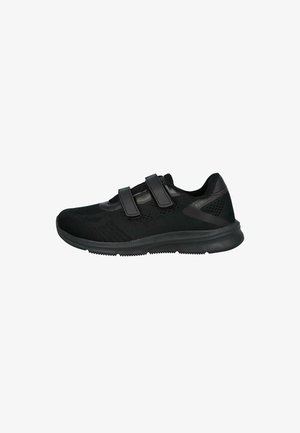 Zapatilla deportiva negra con dos tiras ajustables de velcro y una suela acolchada, diseñada para uso casual o deportivo.