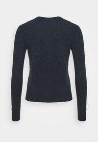 Pull en maille bleu marine à manches longues avec encolure ronde, design ajusté et tissu texturé doux avec des détails subtils au dos.