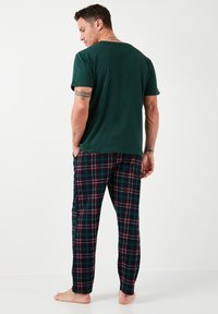 Buratti REGULAR FIT SET - Set lenjerie de noapte - green