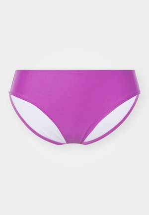 Lilla bikini-bunn med hvite sidepaneler, laget av elastisk materiale. Har en glatt tekstur og en lavt belagt design.