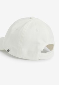 Next Caps - white