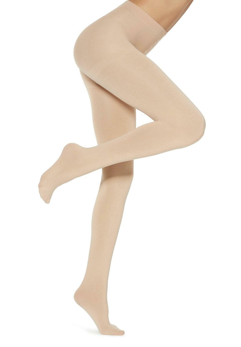 Medias beis, ligeras y transparentes con una textura suave y una cintura sin costuras. Las piernas están posicionadas para mostrar el ajuste y la claridad del material.