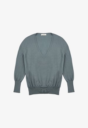 V-hals gebreide trui in een gedempt teal kleur. Kenmerken zijn ballonmouwen, geribbelde manchetten en zoom, en een zachte, textuurstof.