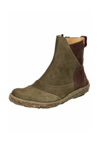 Zelené a hnědé kotníkové boty s hladkou koženou úpravou, zakřiveným designem, zaoblenou špičkou a texturovanou gumovou podrážkou s viditelnými akcenty.