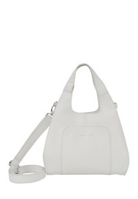 Borsa a spalla in pelle bianca con una silhouette curvata, un singolo manico superiore e una tracolla staccabile; presenta una tasca frontale e hardware minimal.