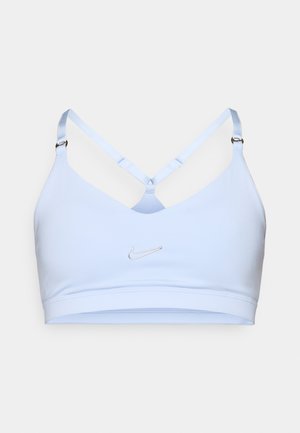 Világoskék sportmelltartó mély kivágással, keresztpántokkal és ezüst Nike logóval az elején. Simogató, rugalmas anyagból készült.