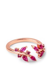 Anello in oro rosa con gemme rosa di forma marquise e rotonda disposte in un design floreale, con metallo lucido e liscio e dettagli precisi.
