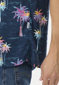 Blount & Pool HONOLULU - Overhemd - navy sea palm