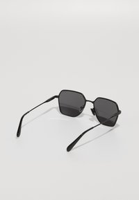 QUAY AUSTRALIA WORLD TOUR - Óculos de sol - black