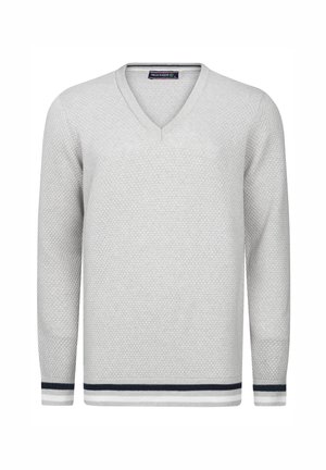 Hellgrauer V-Ausschnitt-Pullover mit strukturiertem Muster, langen Ärmeln und navyblauen sowie weißen gestreiften Akzenten an den Bündchen und dem Saum.