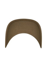 Barna textil sapka széles, ívelt karimával, bordázott textúrával és sima felülettel. A dizájn egyszerű és funkcionális.