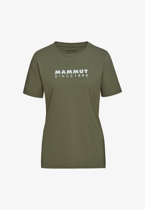Olijfgroene katoenen T-shirt met korte mouwen en een ronde hals, met op de voorkant in het wit de tekst "MAMMUT SINCE 1862" gedrukt.