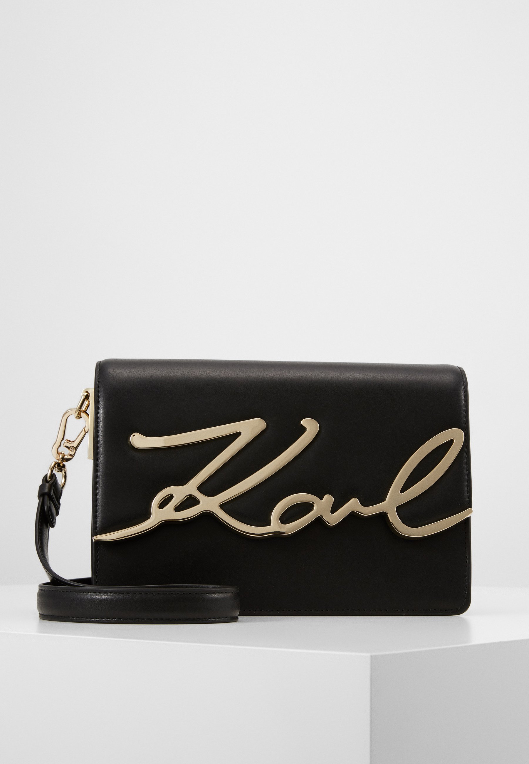 KARL LAGERFELD SIGNATURE SHOULDERBAG Skulderveske black KARL LAGERFELD SIGNATURE SHOULDERBAG Skulderveske black