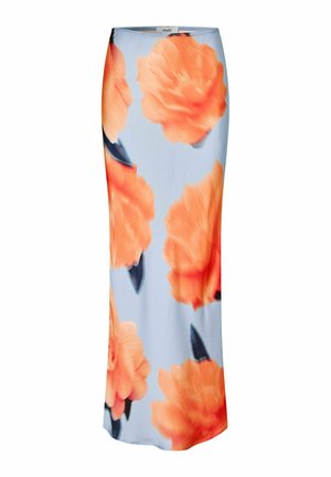 Blomstret maxiskirt med store orange blomster på en lyseblå baggrund, lavet af et glat stof med et slankt, tætsiddende design.