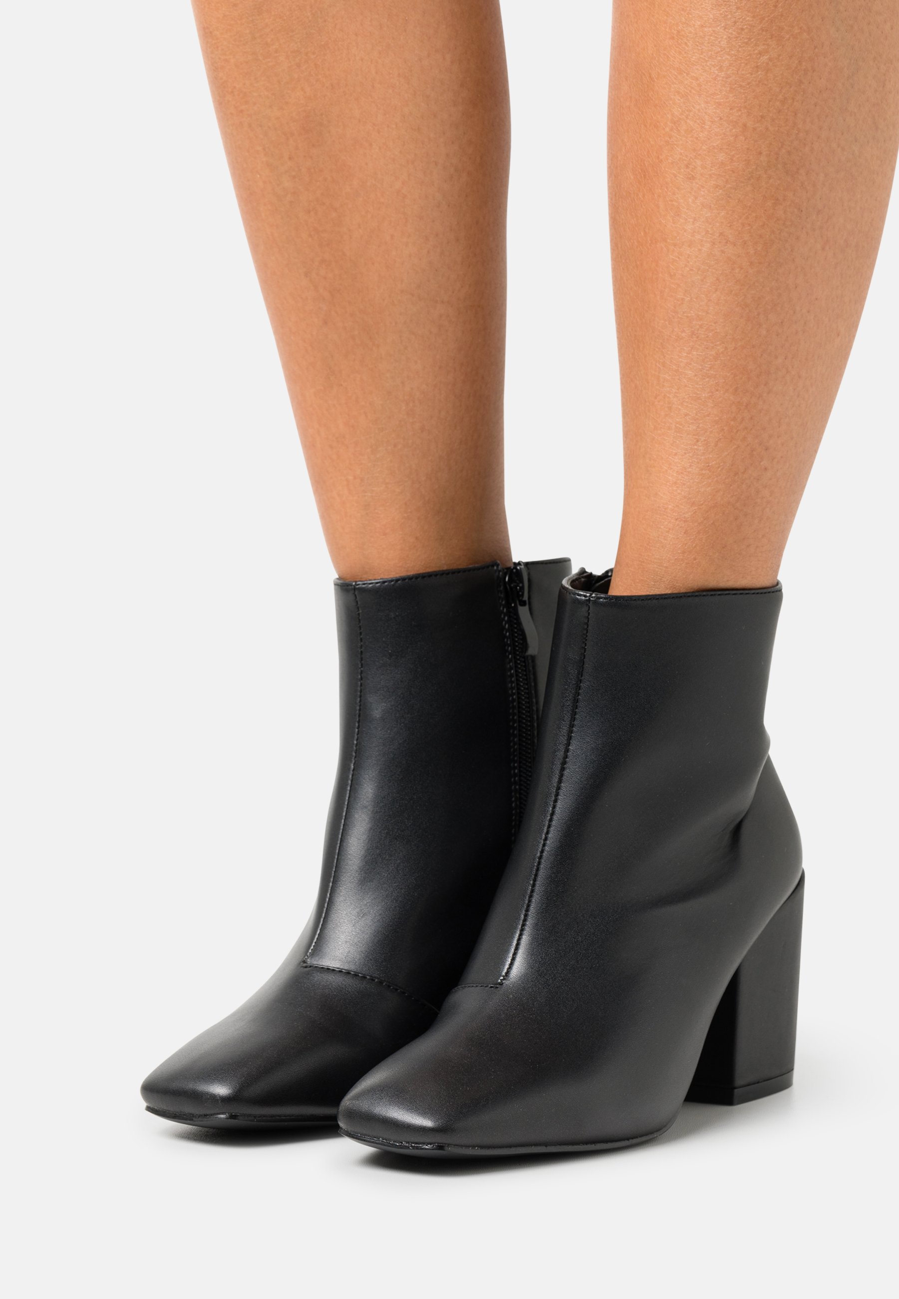 10 wide ankle boots