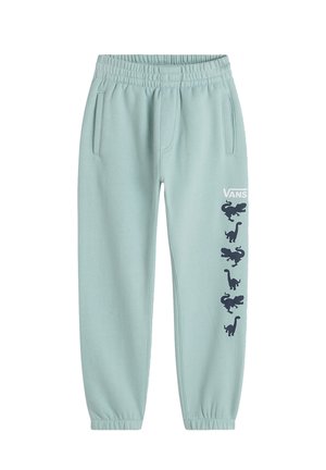 Barn iført en lys blå Vans hoodie og matchende sweatpants med blå dyreprint på benet, stående mod en hvid baggrund.