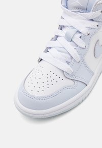 Jordan JORDAN 1 MID UNISEX - Basketbola apavi - blue/white