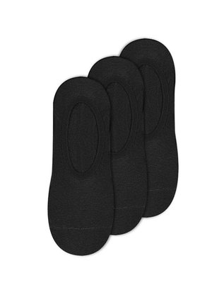 Trzy pary czarnych, niewidocznych skarpetek do kostek ułożonych i wyrównanych na białym tle.