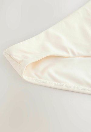 Tessuto di colore crema, con texture e finitura liscia; presenta un orlo cucito e un bordo ripiegato. Adatto per abbigliamento o accessori.