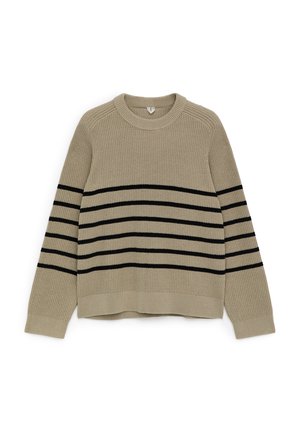 Sweter dzianinowy w jasnym beżu z pionowymi czarnymi paskami. Posiada okrągły dekolt oraz długie rękawy z prążkowanymi mankietami i dołem.