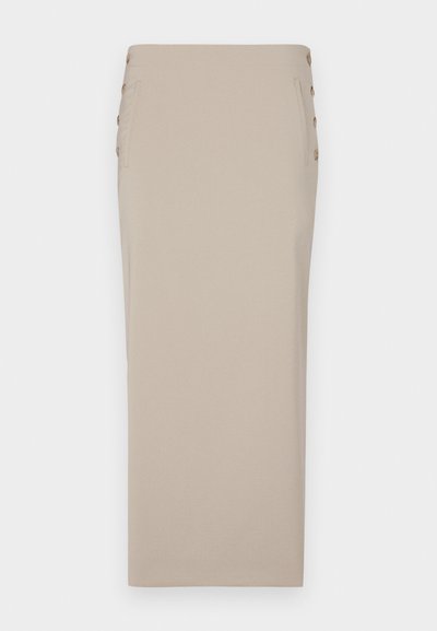 Bež krilo iz gladkega blaga, z stranskimi gumbi, poenostavljeno silhueto in brez vidnih žepov ali vzorcev.